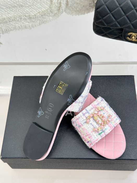 Шлепанцы женские фото 9