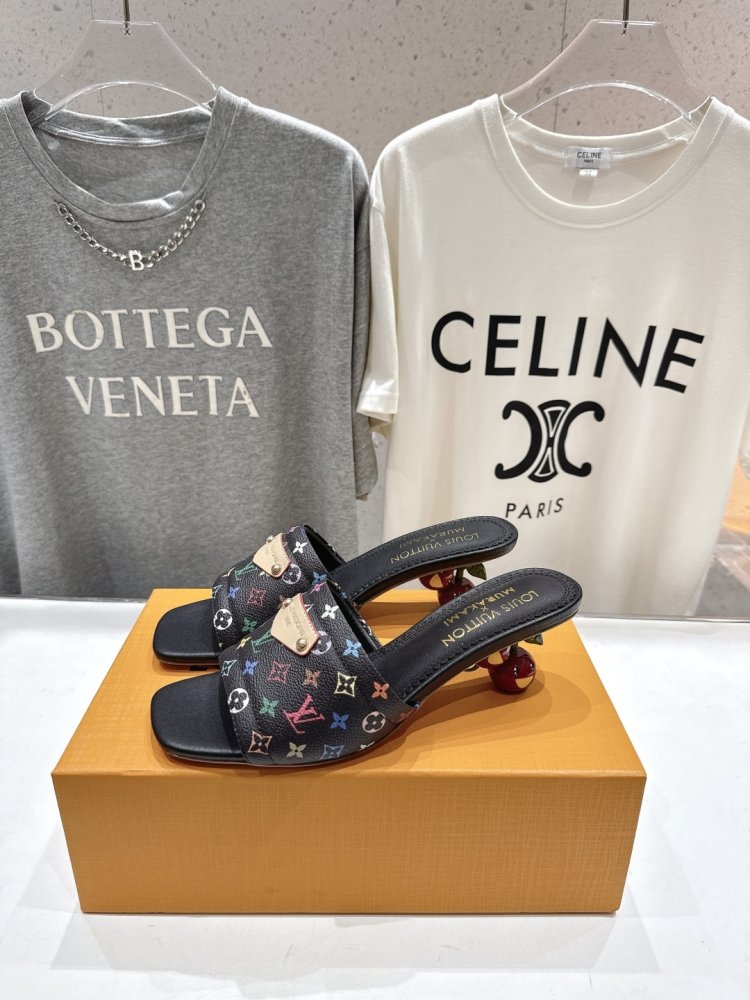 Босоножки фото 3