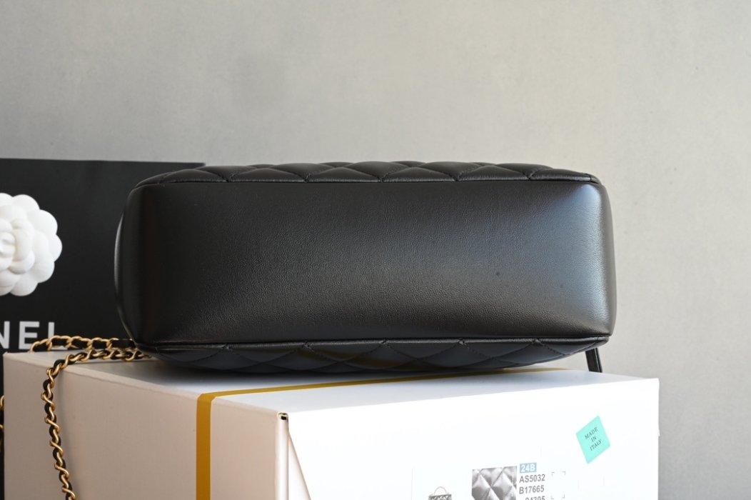 Черная кожаная сумка через плечо Chanel Matelasse фото 3