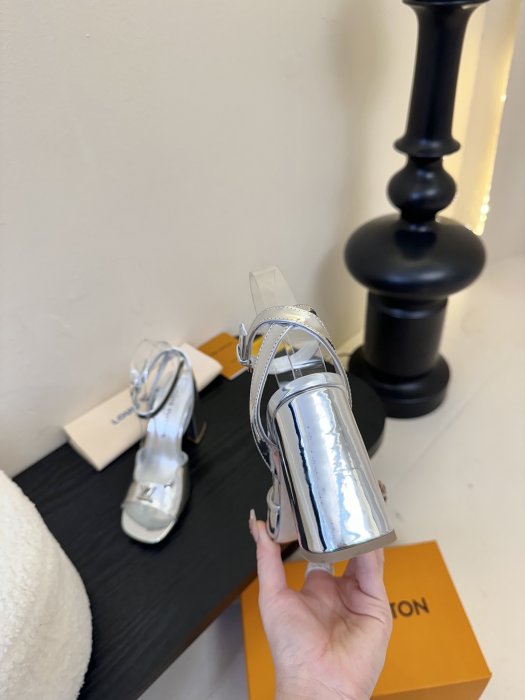 Босоножки фото 6