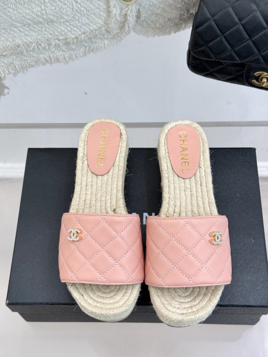 Шлепанцы женские фото 4