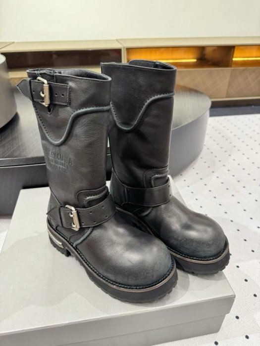Boots women's leather фото 8
