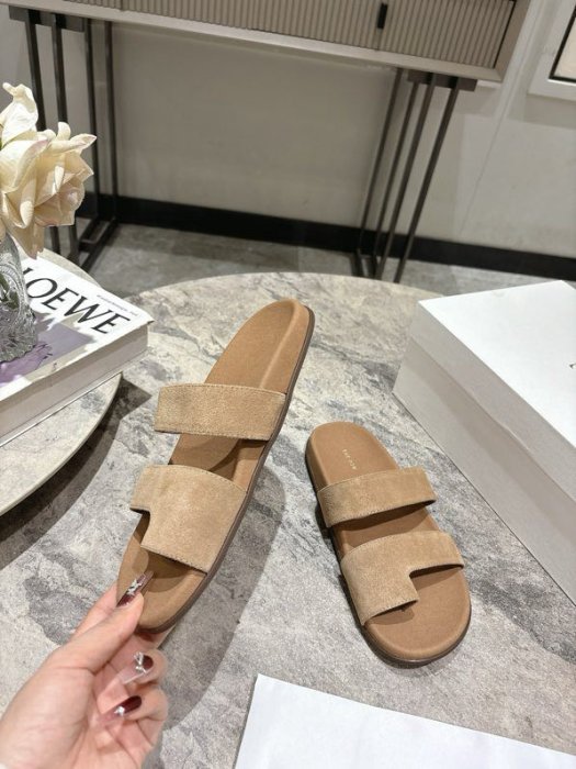 Шлепанцы женские фото 2