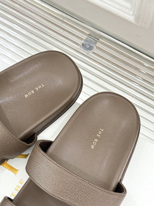 Шлепанцы фото 8