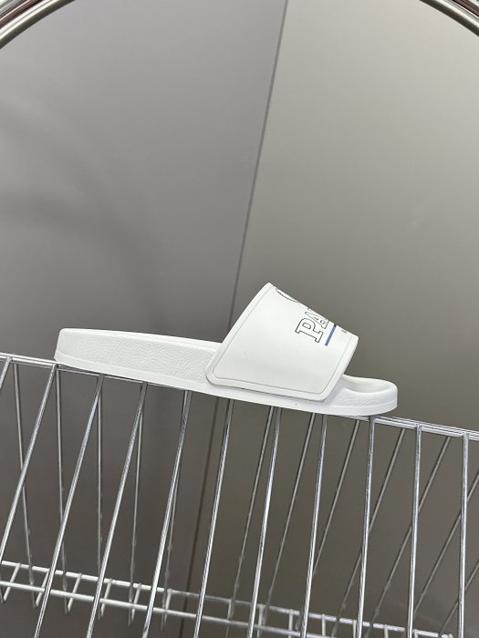 Шлепанцы фото 5