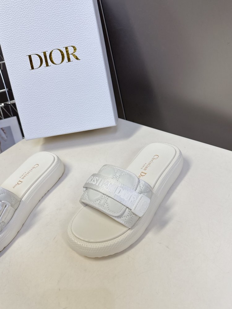 Шлепанцы женские фото 3