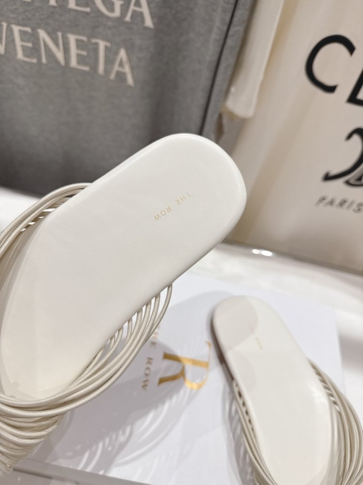 Шлепанцы женские фото 6