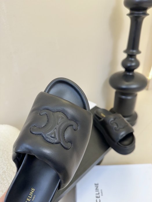 Шлепанцы женские фото 6