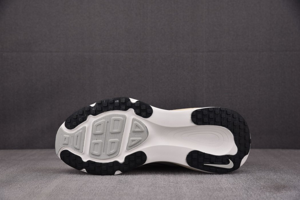 Кроссовки Vomero 18 Coconut Milk фото 4