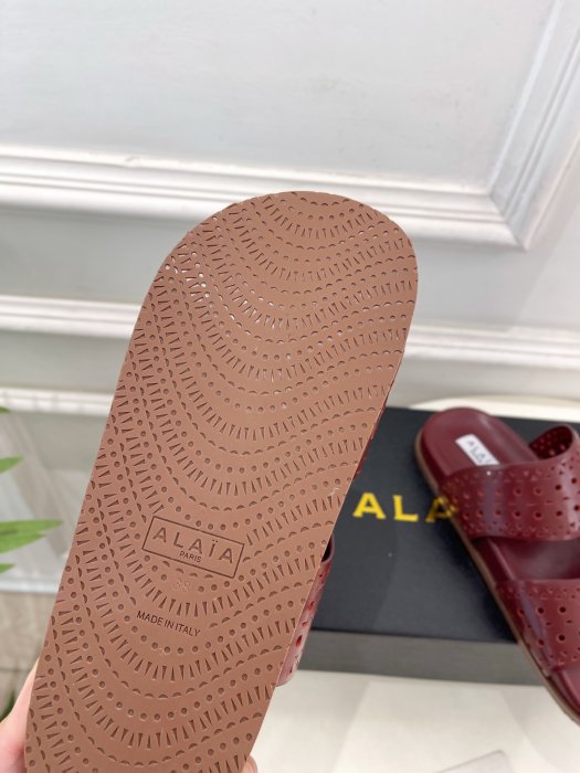 Шлепанцы женские фото 9