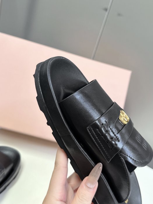 Шлепанцы женские фото 7