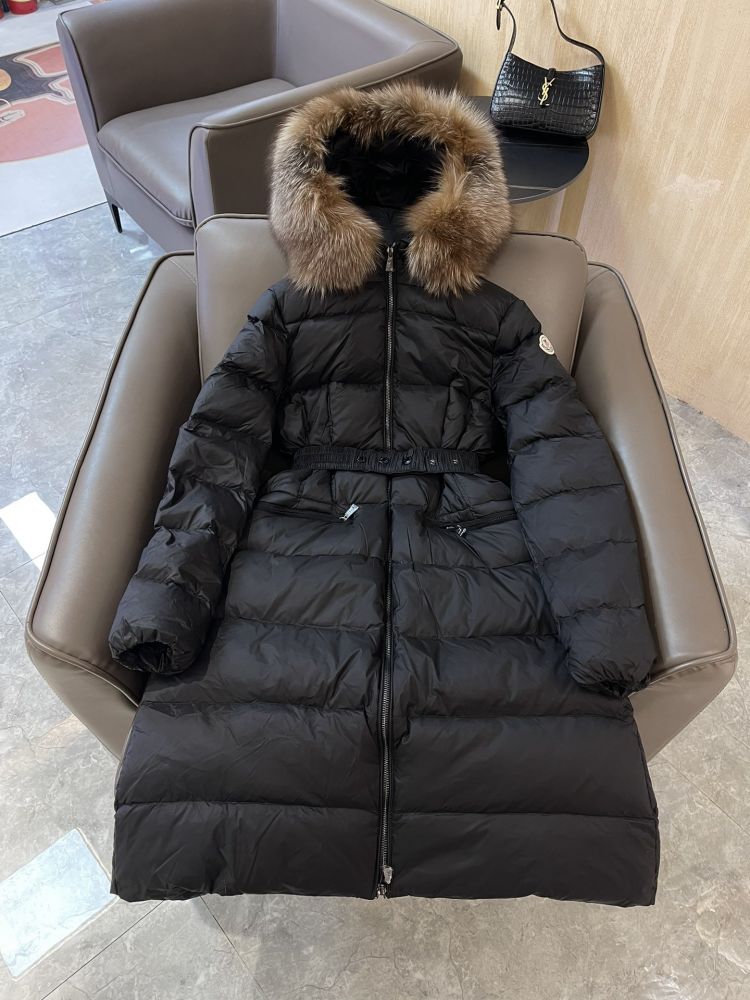 A long female Down jacket from hood of fur foxes