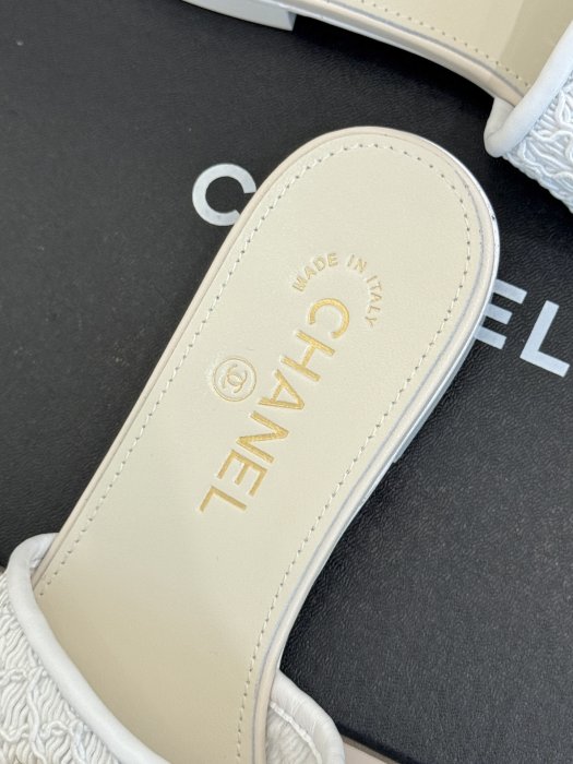 Шлепанцы женские фото 8