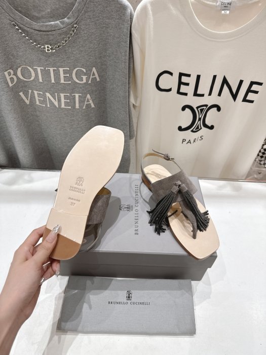 Сандалии женские фото 9