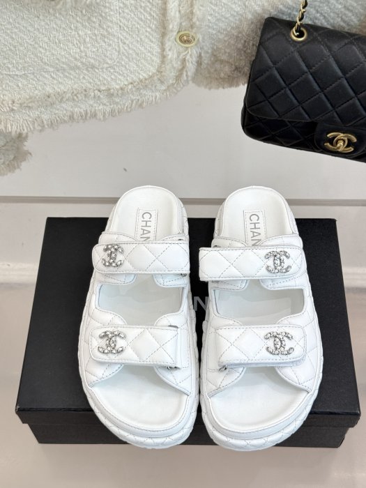 Шлепанцы женские фото 4