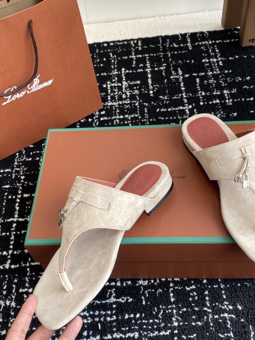 Шлепанцы фото 7