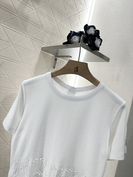 T-shirt women's фото 3