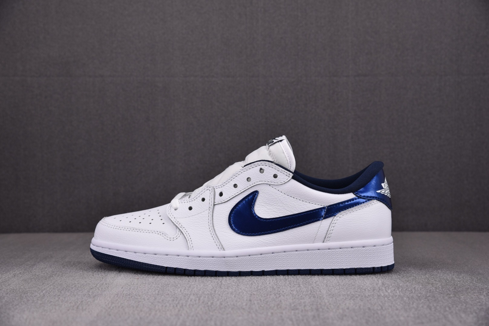 Sneakers Air Jordan 1 Retro Low 705329-106