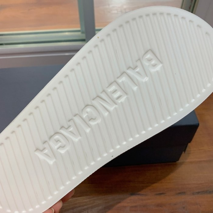 Шлепанцы фото 8