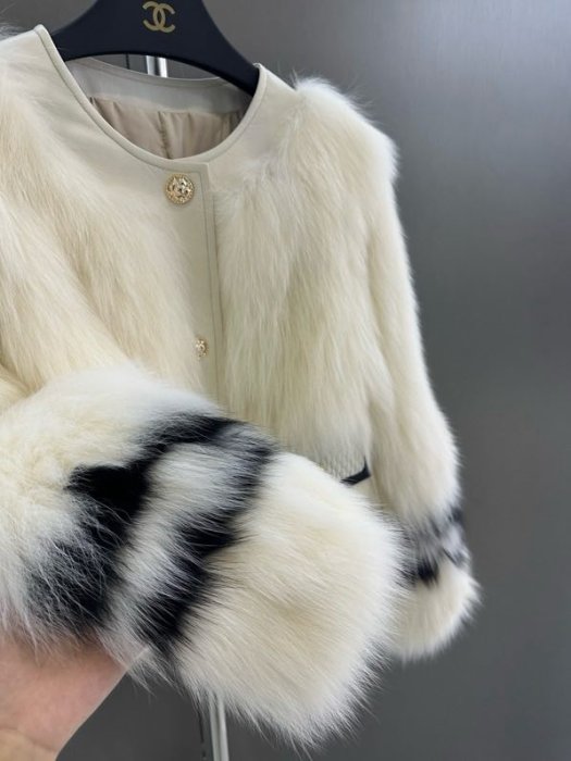 Fur coat of fox fur фото 3