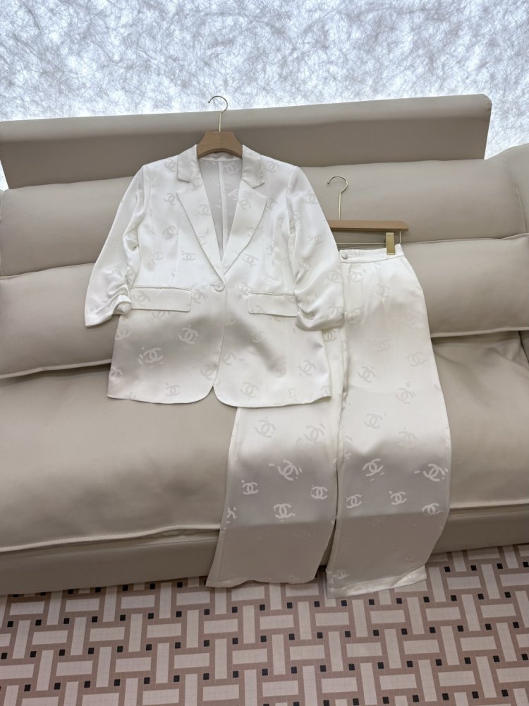 Костюм жіночий фото 3