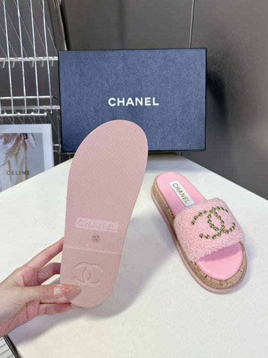 Шльопанці жіночі фото 9