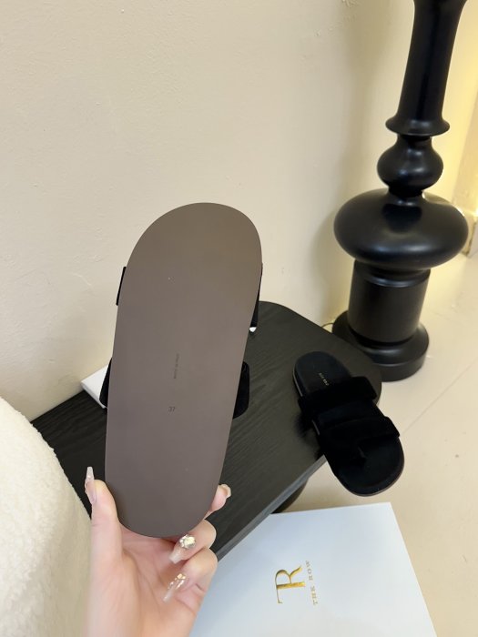 Шлепанцы женские фото 6