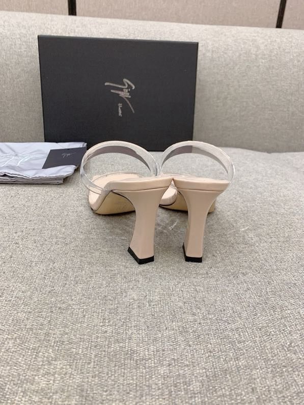 Босоніжки фото 9