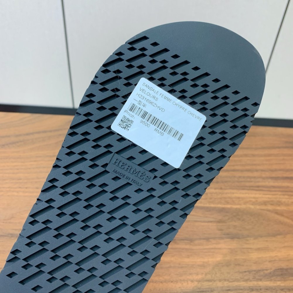 Шлепанцы женские фото 8