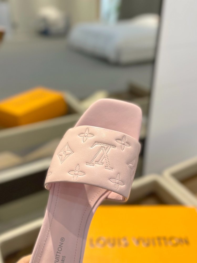 Шльопанці жіночі фото 9