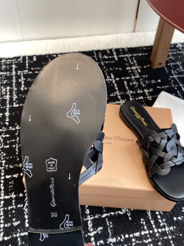 Шльопанці жіночі фото 9