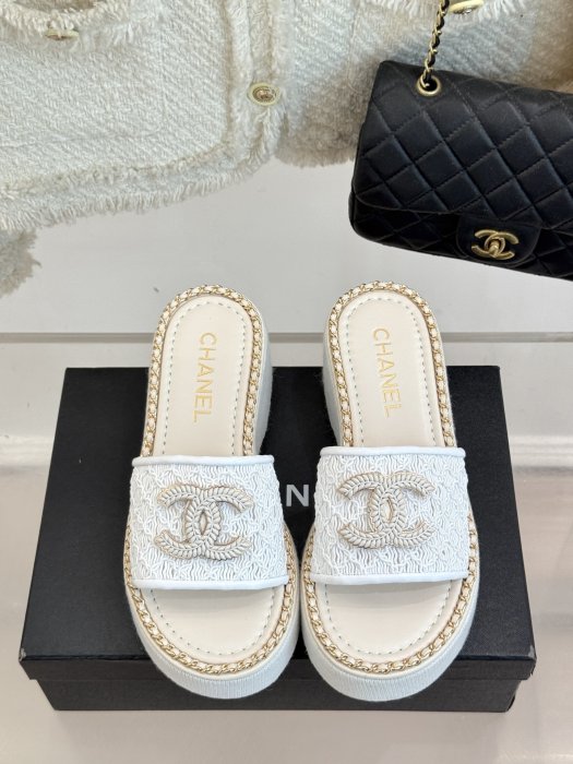 Шлепанцы женские фото 4