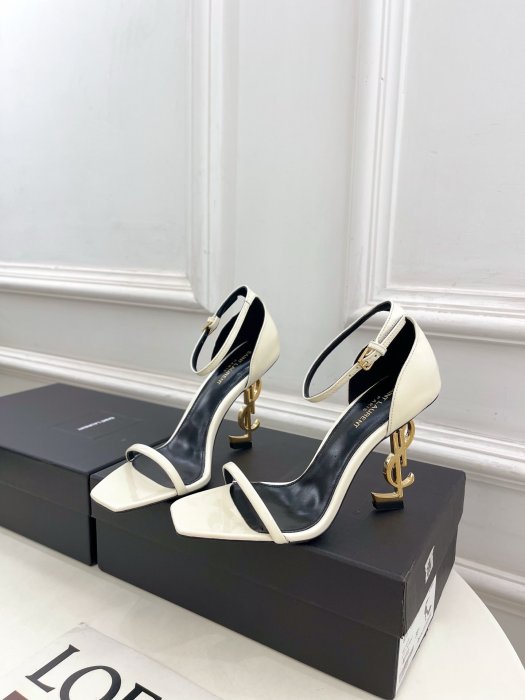 Босоножки фото 3