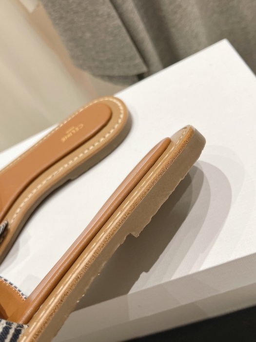 Шлепанцы женские фото 8