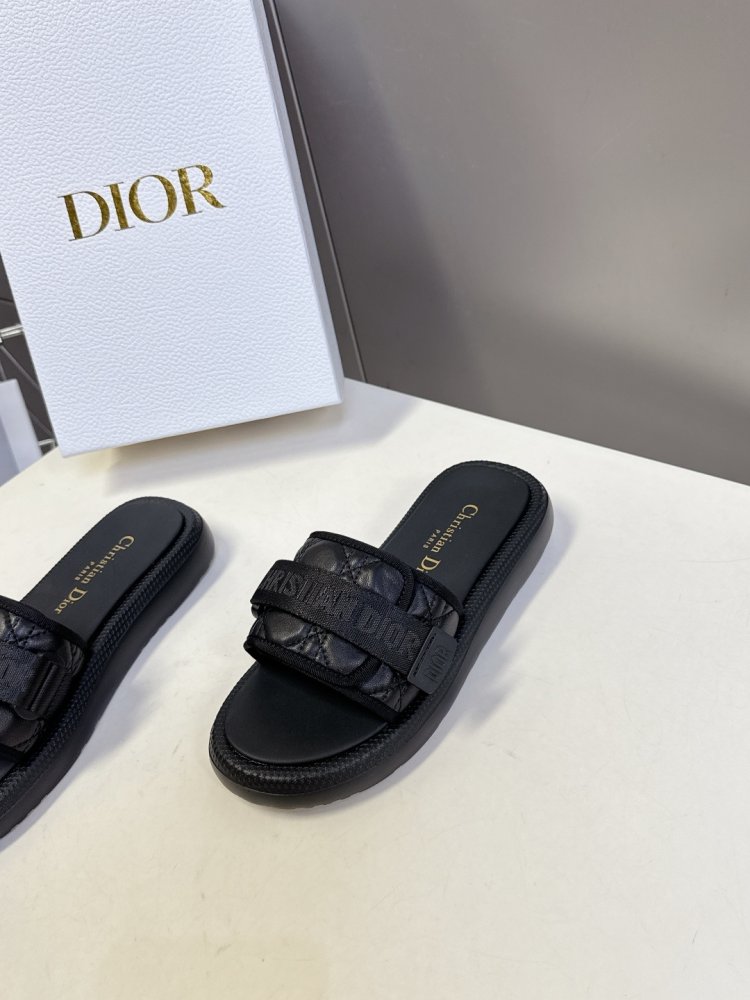 Шлепанцы женские фото 3