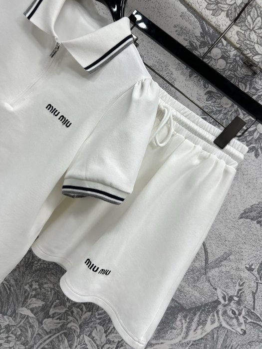 Костюм женский фото 6