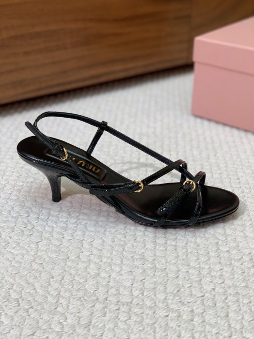 Босоножки фото 5