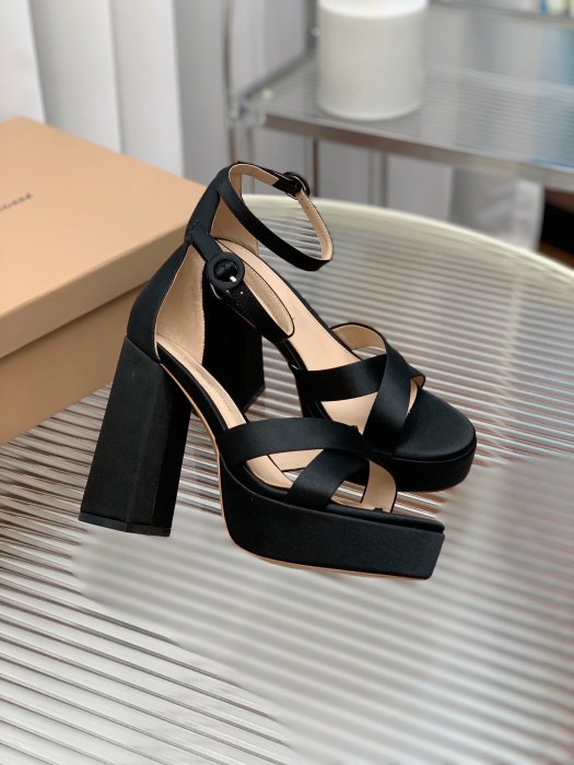 Босоножки фото 2