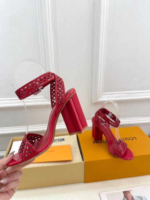 Босоножки фото 6