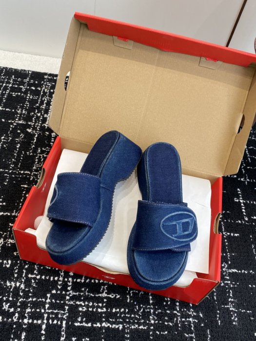 Шльопанці жіночі фото 5