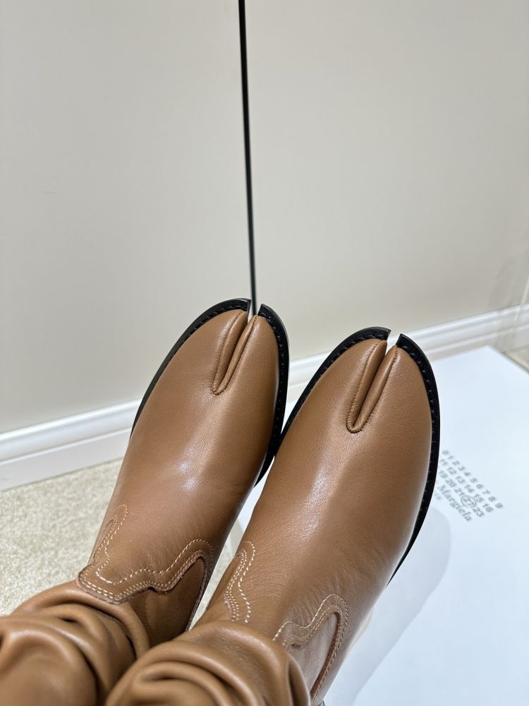 Жіночі шкіряні черевики MM6 з роздвоєним носком фото 6