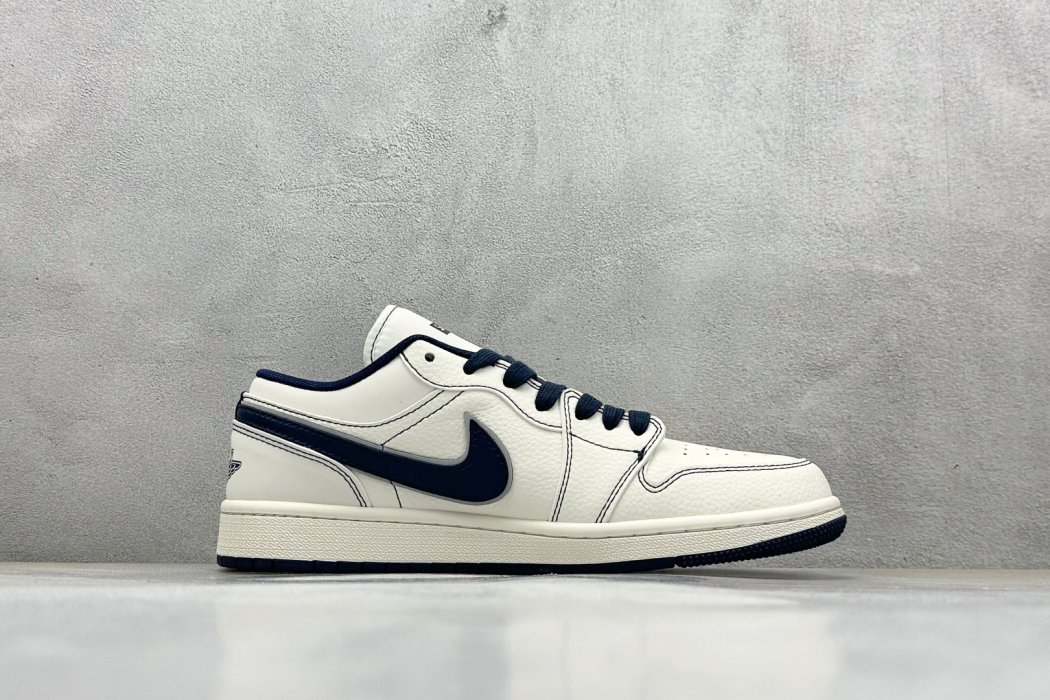 Кроссовки Air Jordan 1 Low x Supreme фото 2