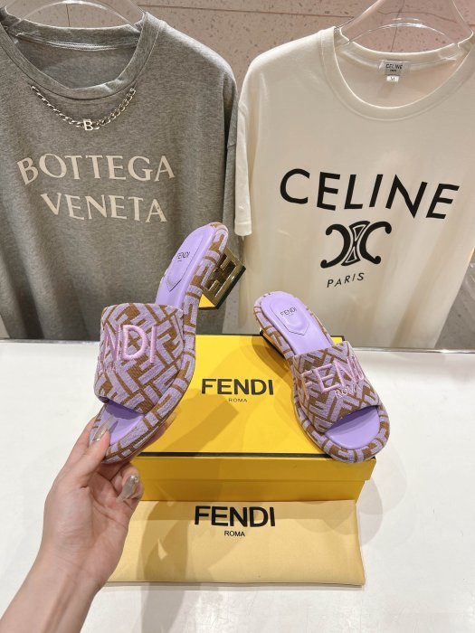 Шлепанцы фото 5