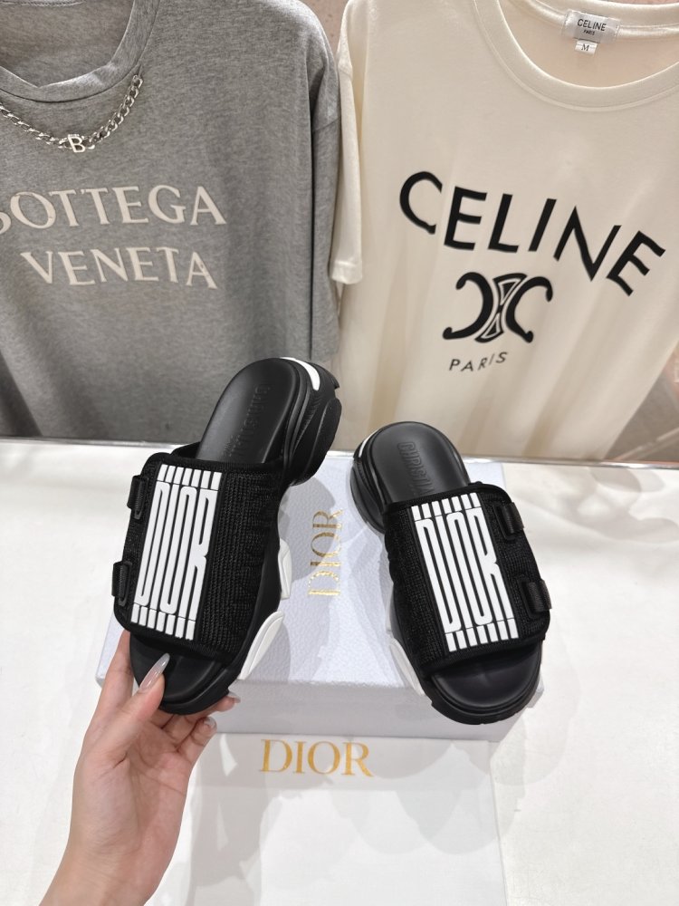 Шлепанцы женские фото 4