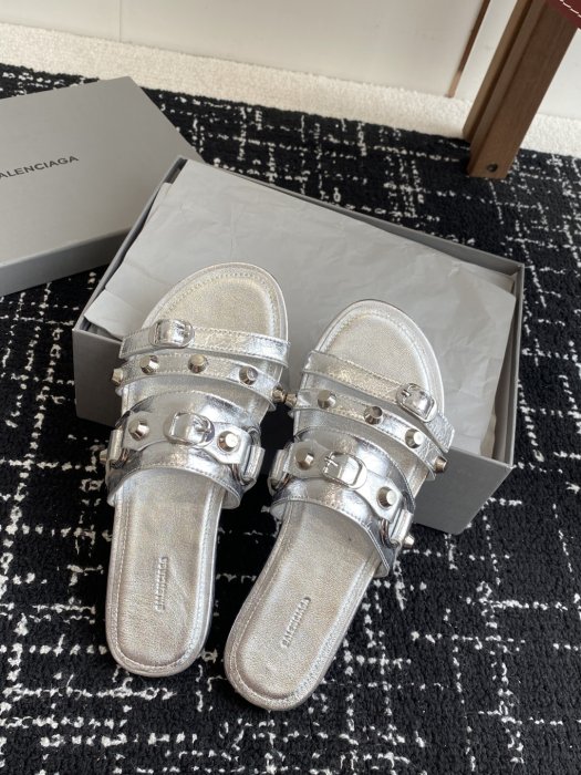 Шлепанцы женские фото 4