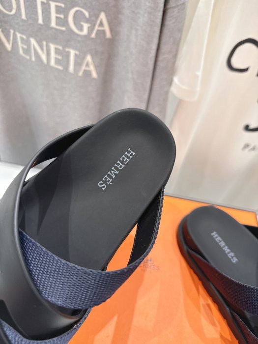 Шлепанцы женские фото 7