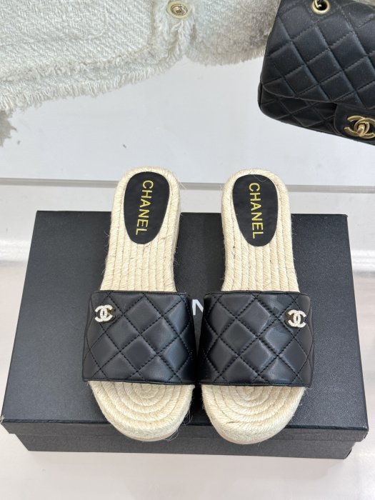 Шльопанці жіночі фото 4