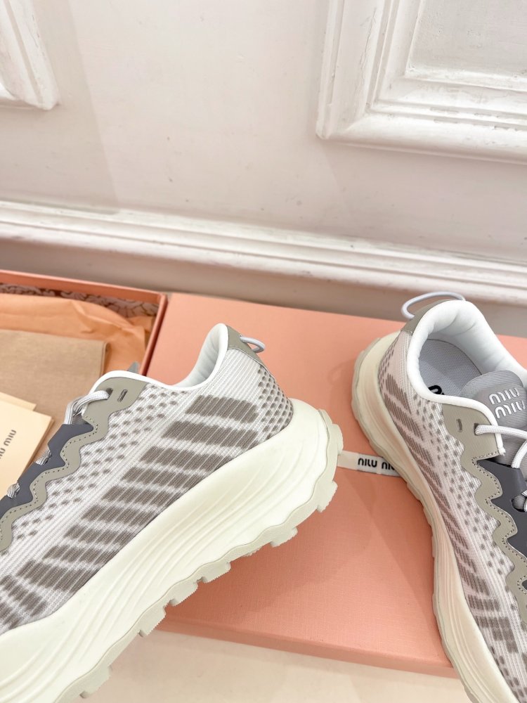 Кроссовки женские фото 7