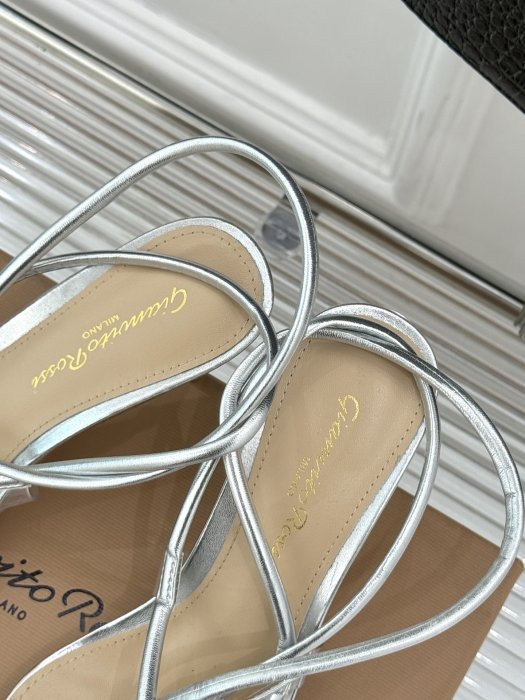 Sandals on stud фото 8