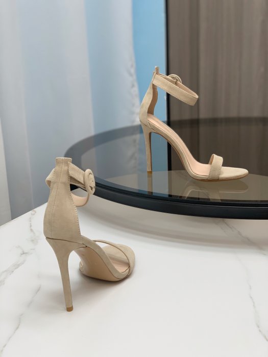 Босоножки фото 5